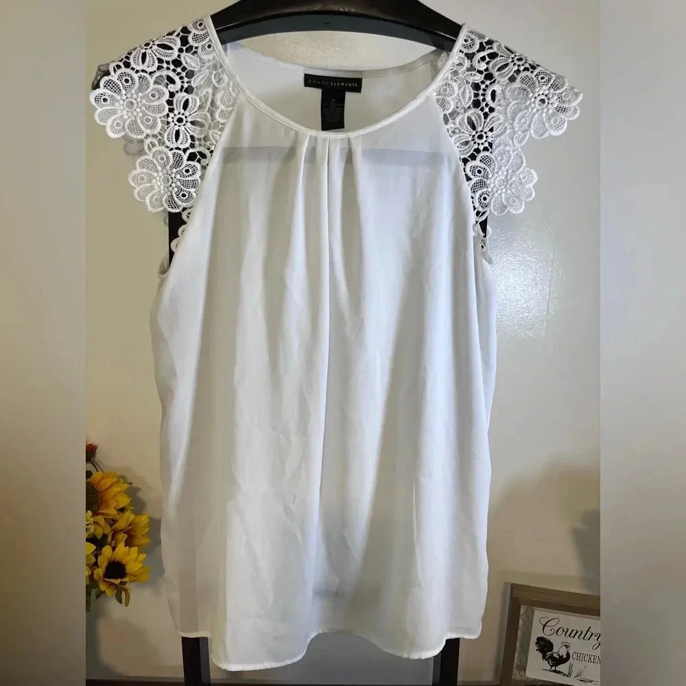 Grace elements women’s size M short Lace Cap Sleeve Blouse